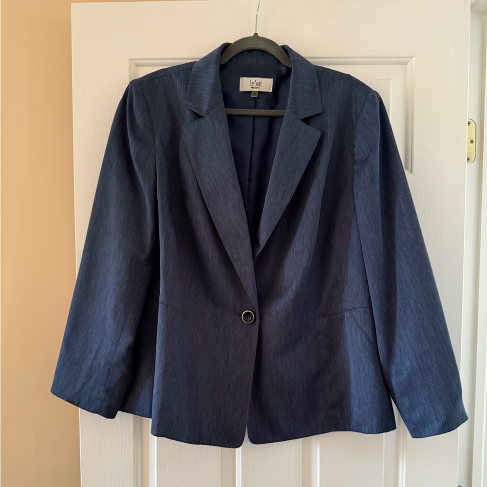 Kasper Women’s Plus Size Denim Blue Jacket. Size 18W. Excellent condition.